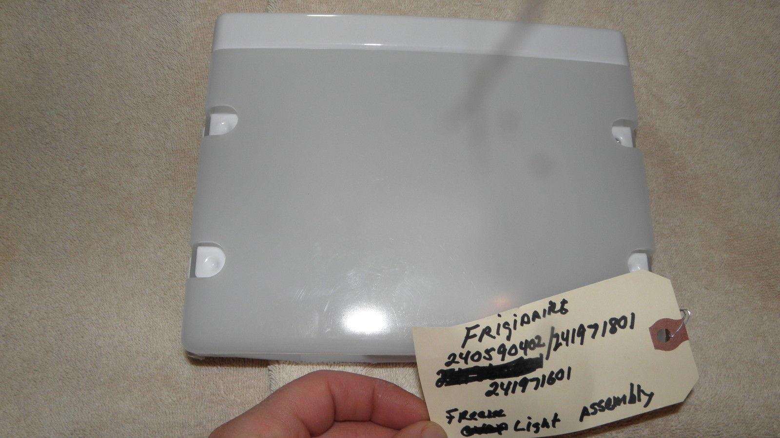 REFRIGERATOR FRIGIDAIRE ELECTROLUX FREEZER LIGHT ASSEMBLY 241971601 241971801 REFRIGERATOR FRIGIDAIRE ELECTROLUX FREEZER LIGHT ASSEMBLY 241971601 241971801